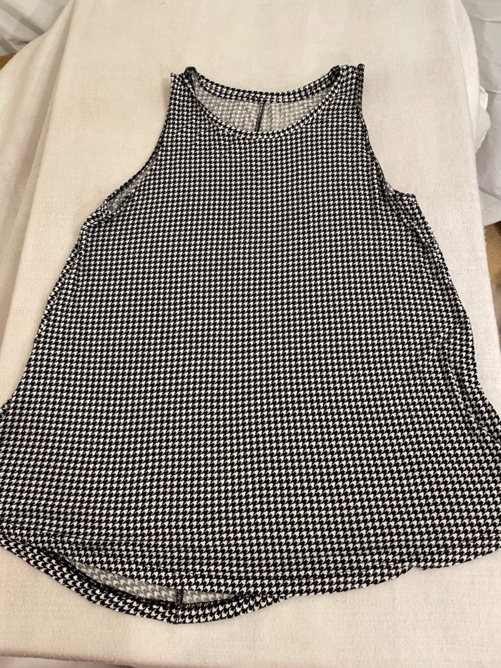 Apt. 9 Black and White Houndstooth Tank